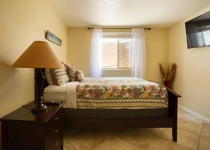 Ocotillo Lakes With Pool Heater, Golf Views, Bbq Holiday home Chandler