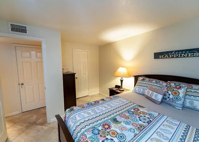 Ocotillo Lakes With Pool Heater, Golf Views, Bbq Holiday home