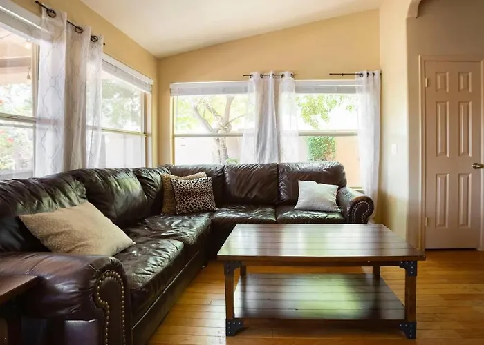 Ocotillo Lakes With Pool Heater, Golf Views, Bbq Holiday home Chandler