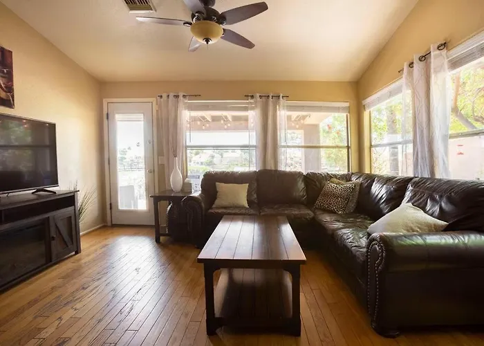 Ocotillo Lakes With Pool Heater, Golf Views, Bbq Holiday home
